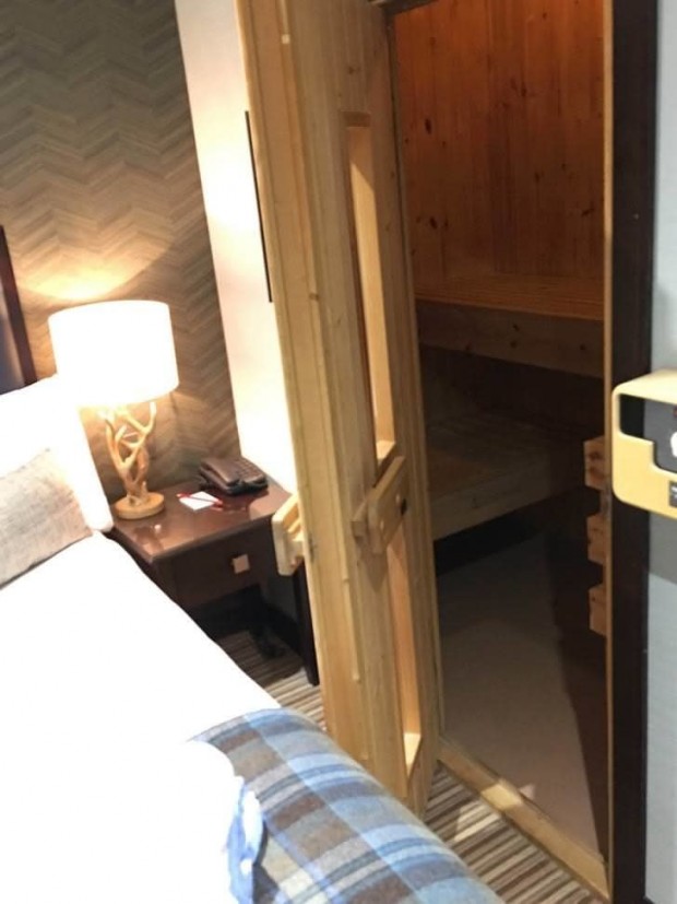 16 Neredeyse bütün otellerde, her odaya özel yapılmış saunalar vardır;