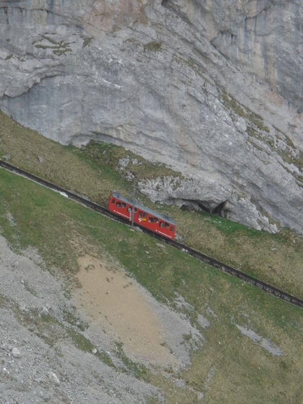 Pilatus hattı dünyanın en dik demiryolu.